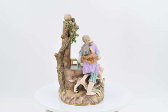 PORCELAIN GROUP OF SHEPHERDS AT THE WELL - photo 5