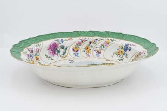 Large bowl with painted figural décor - фото 2