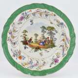 Large bowl with painted figural décor - photo 3