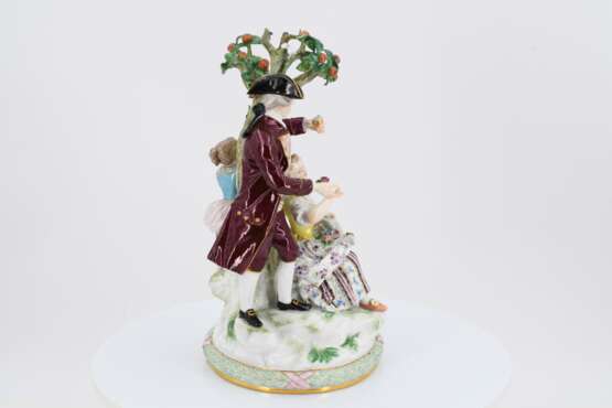 Porcelain ensemble of gardeners with an apple tree - photo 3