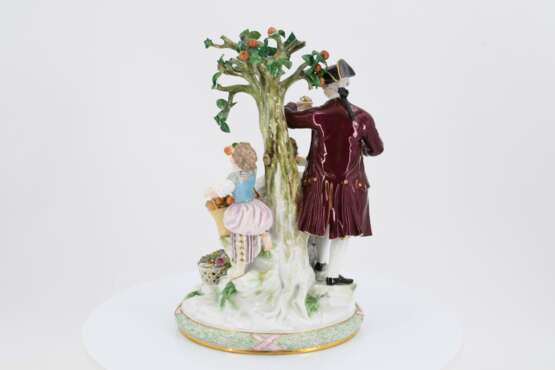 Porcelain ensemble of gardeners with an apple tree - Foto 4