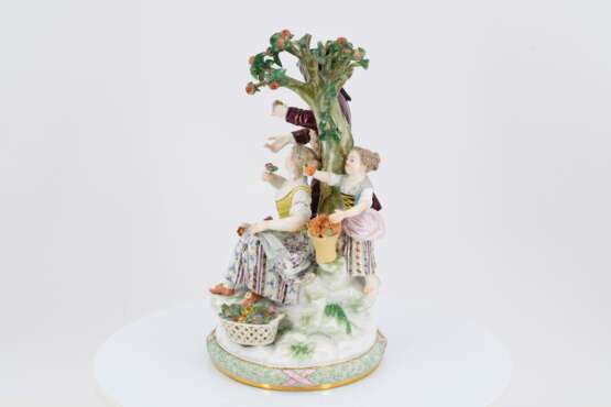 Porcelain ensemble of gardeners with an apple tree - Foto 5