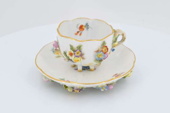 Jug and three cups with saucers decorated with applied flowers - фото 7