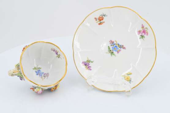 Jug and three cups with saucers decorated with applied flowers - photo 9