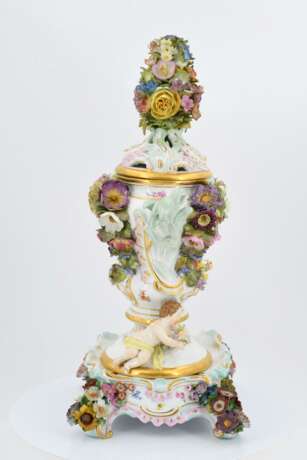 Small potpourri vase on pedestal - photo 5