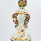 Small potpourri vase on pedestal - фото 5