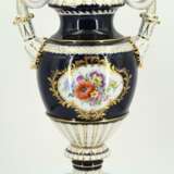 Porcelain snake handle vase and small lidded vase with cobalt blue fond - Foto 11