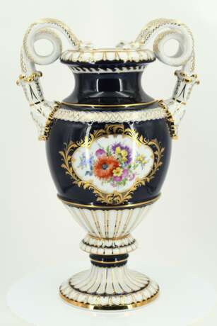 Porcelain snake handle vase and small lidded vase with cobalt blue fond - Foto 11