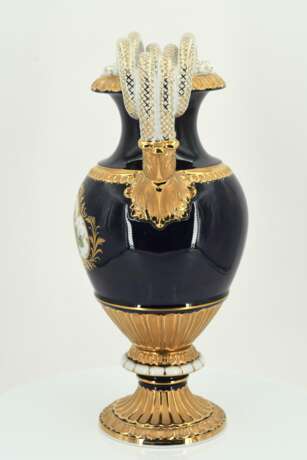 Small porcelain snake handle vase with cobalt blue fond - Foto 3