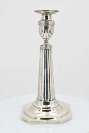 Pair of large candlesticks with fluted shafts - photo 12