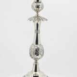 Pair of candlesticks with leaf collar - фото 3