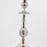 Pair of candlesticks with leaf collar - photo 4