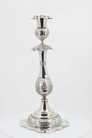 Pair of candlesticks with leaf collar - фото 7
