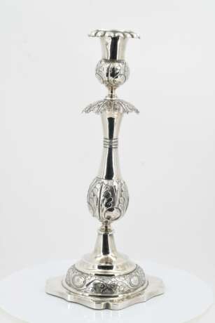 Pair of candlesticks with leaf collar - Foto 10