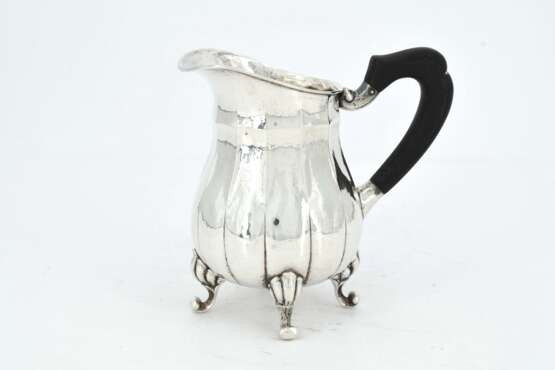 Three-piece silver coffee service with martelée surface - photo 11