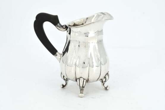 Three-piece silver coffee service with martelée surface - Foto 13