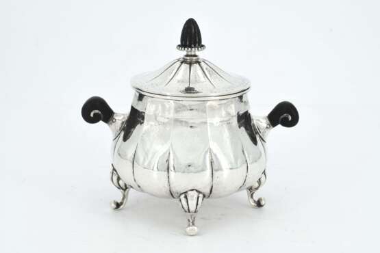 Three-piece silver coffee service with martelée surface - Foto 16