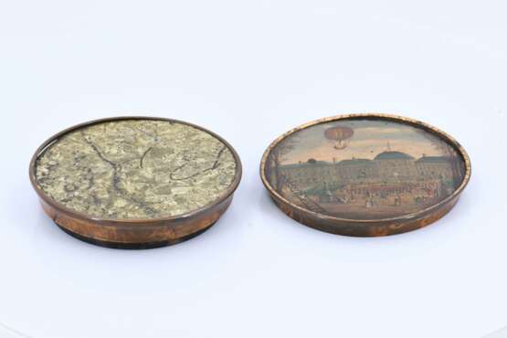 Round box depicting the hydrogen balloon flight on Dec. 1st 1783 over the Tuileries in Paris - фото 4
