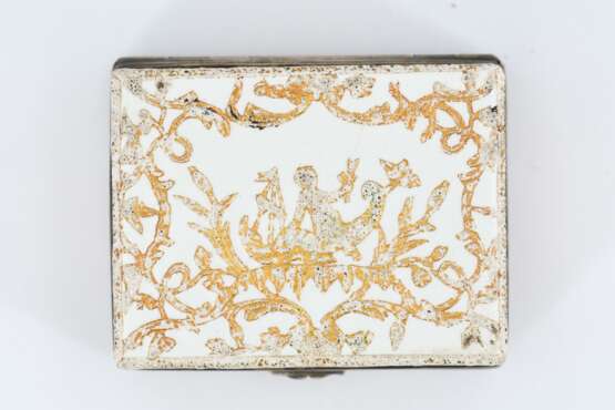 Snuff box with gold décor - фото 3