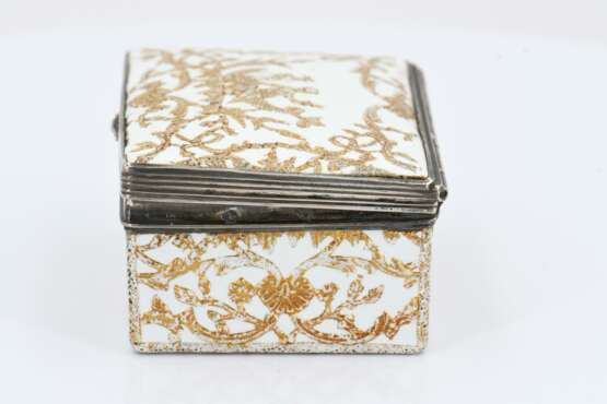 Snuff box with gold décor - photo 6