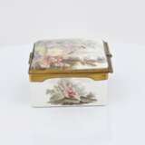 Enamel snuff box with Watteau scenes - photo 3