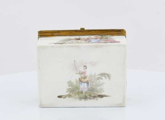 Enamel snuff box with Watteau scenes - фото 7