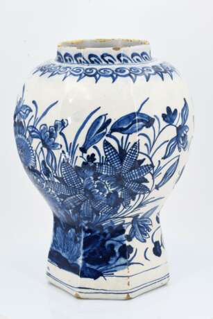 Three-piece set of vases - photo 4