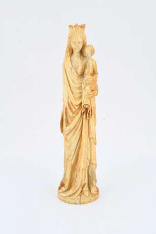 Figurine of the Virgin Mary with Jesus as a child - фото 3