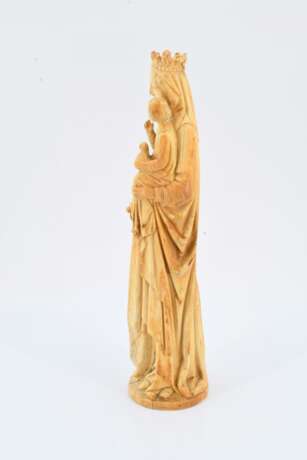 Figurine of the Virgin Mary with Jesus as a child - photo 4