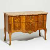 Louis XVI style chest of drawers - фото 1