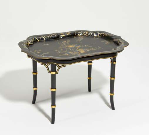 Regency Lacquer Tray with Floral Décor and Butterfly - Foto 1