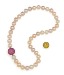 Pearl-Necklace with 2 Sapphire-Clasps
