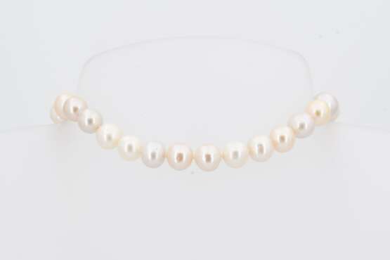 Pearl-Necklace with 2 Sapphire-Clasps - photo 3