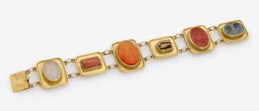 Armband mit antiken Gemmen und Siegeln.