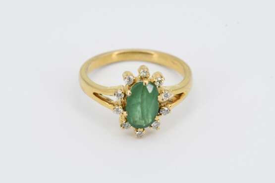 Emerald-Diamond-Set: Pendant Necklace, Bracelet, Ear Screws and Ring - photo 13