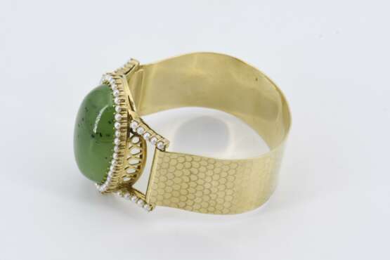 Nephrite-Pearl-Set: Necklace, Bangle and Brooch - photo 5
