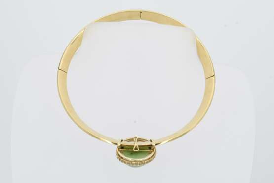 Nephrite-Pearl-Set: Necklace, Bangle and Brooch - photo 9
