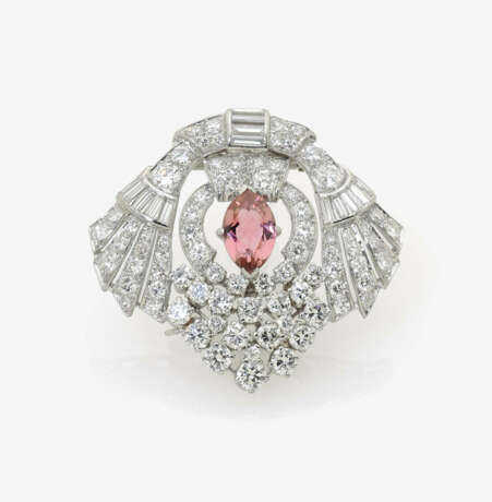 Kleiderclip verziert mit Diamant-Brillanten und einem rosa Turmalin . USA, Art Déco, 1930er Jahre, TIFFANY & CO - Foto 1
