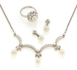 Pearl-Diamond-Set: Necklace, Ring and Earrings