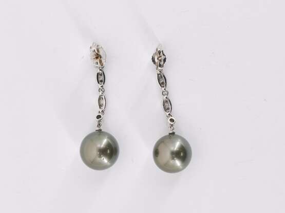 Tahiti-Pearl-Diamond-Earrings - фото 4