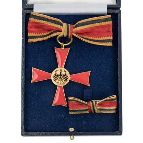 Bundesverdienstkreuz am Bande, - photo 2