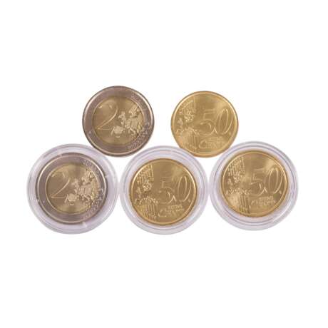 Konvolut Zubehör mit einigen € Münzen aus San Marino, Vatikan und Italien - - фото 3