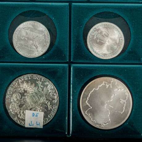 Konvolut von Münzen und Medaillen, insbesondere BRD 5 DM - photo 9