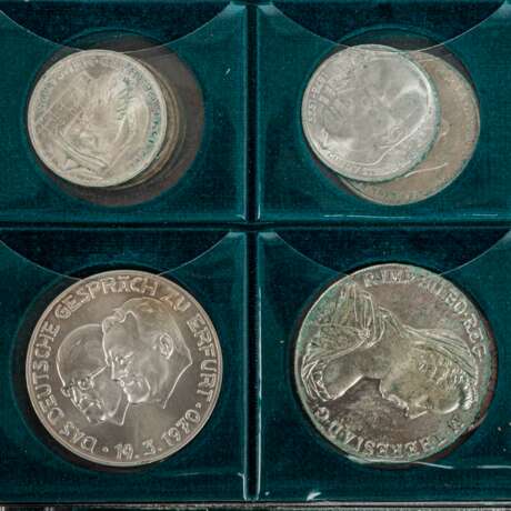 Konvolut von Münzen und Medaillen, insbesondere BRD 5 DM - Foto 10