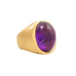 Ring mit ovalem Amethystcabochon