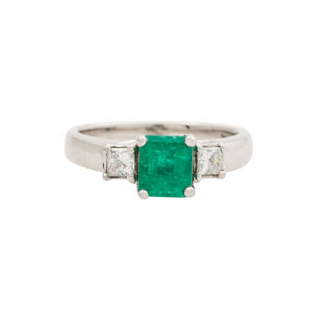 Ring mit Smaragd ca. 1,0 ct und 2 Diamanten im Princessschliff zus. ca. 0,30 ct - Foto 2