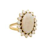 Ring mit ovalem Opal entouriert von 16 Brillanten zus. ca. 1,25 ct - photo 1