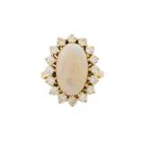 Ring mit ovalem Opal entouriert von 16 Brillanten zus. ca. 1,25 ct - photo 2