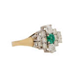 Ring mit Smaragd und Diamanten - фото 1