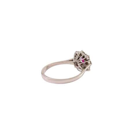 Ring mit Rubin und Brillanten zus. ca. 0,54 ct, - Foto 3